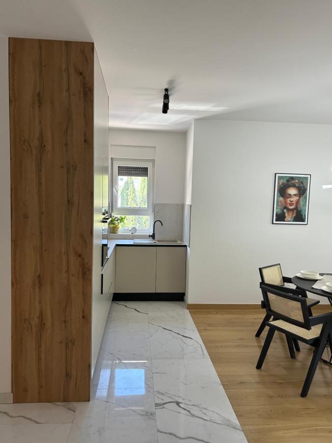 Apartment Marta Orebic Luaran gambar